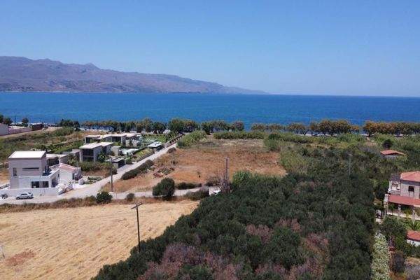 Kreta, Tavronitis: Schönes Grundstück mit Meerblick und hoher Baukapazität zu verkaufen