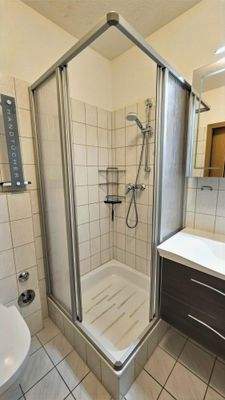 Dusche mit Eckeinstieg