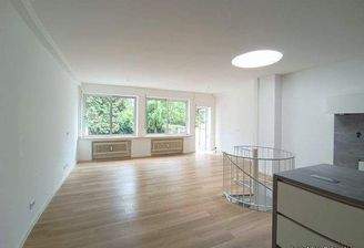 Wohnraum mit Einbauküche