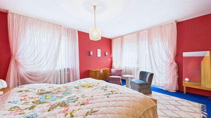 Schlafzimmer OG mit Balkon