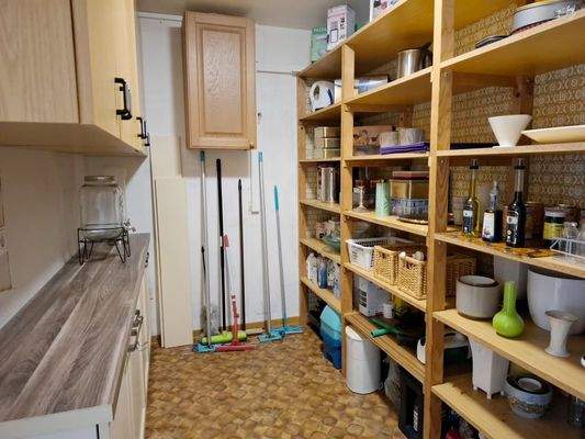 Vorratsraum an der Küche