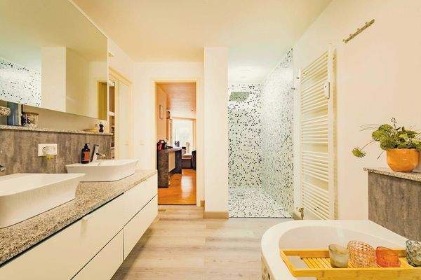 Zusätzliche Walk-In Dusche