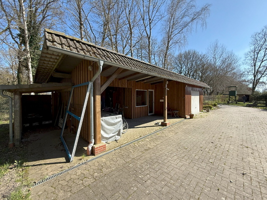 Carport / Garage