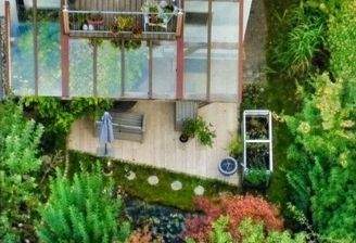 Überdachte Terrasse mit Gartenbereich