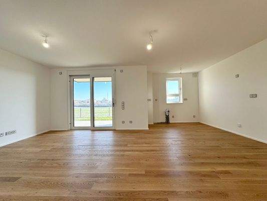 Wohnzimmer mit offener Küche