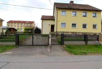 Hausansicht von der Straße