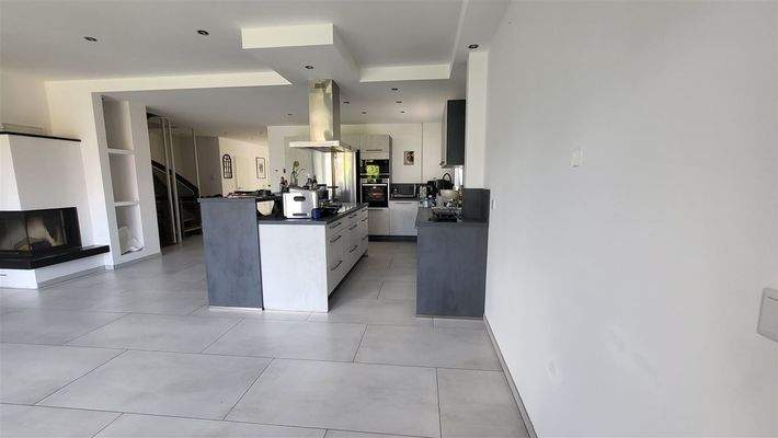  Wohn- und Eßbereich mit offener Küche 