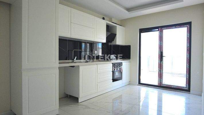 Ready-to-Move-In Apartments in a Complex with a Pool in Nilüfer
