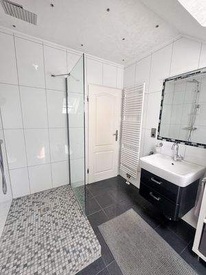 26 Badezimmer DG