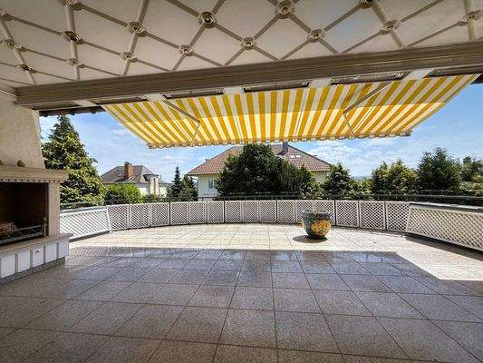 teilüberdachter Südbalkon