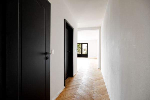 Lichtdurchfluteter Flur