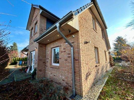  Seitenansicht aufs Haus