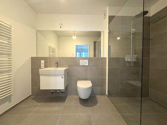 Badezimmer mit Dusche