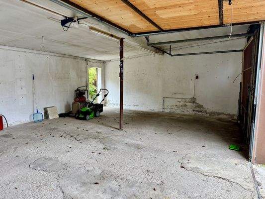 großzügige Doppelgarage