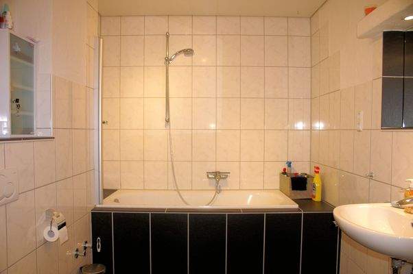 2473 Wohn-/Geschäftshaus in Much