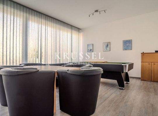 Eine Räumlichkeit der zwei Gewerbeflächen