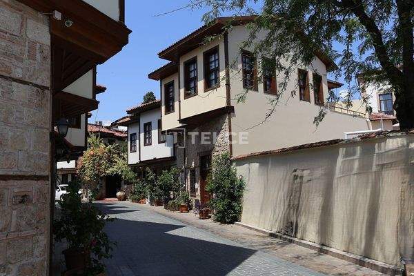 House 400 m from the Beach in Antalya Kaleiçi