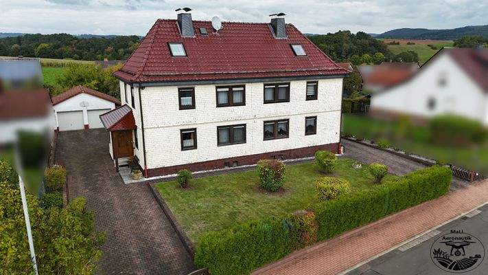 Frontansicht mit Garage