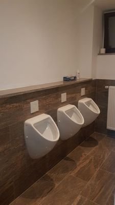 moderne WC-Anlagen