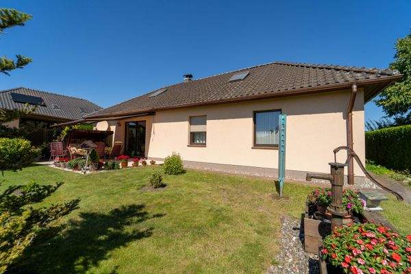 Außenansicht + Garten