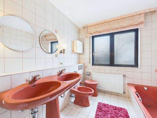 Vielseitiges Zweifamilienhaus in Wallerfangen 