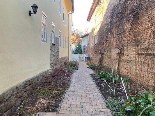 Zuwegung zu den Briefkästen