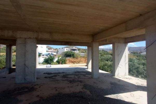 Freistehendes, unfertiges Haus / Skelett mit herrlichem Meerblick in einem schönen Resort