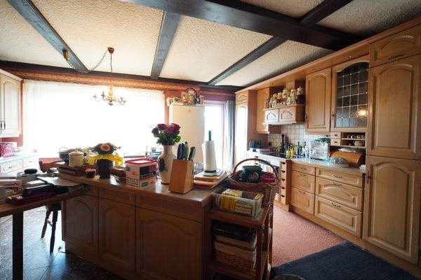 Wohnküche mit Ausgang zum Grundstück