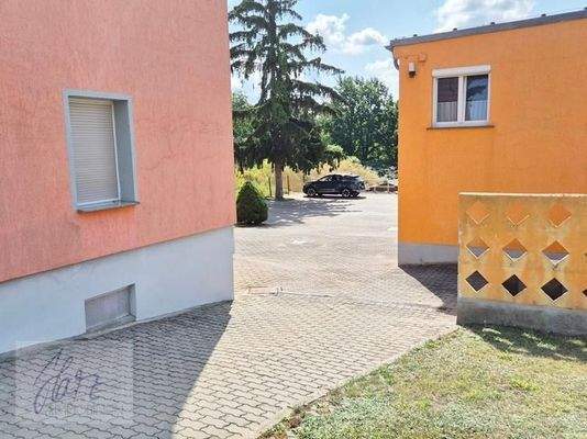 Zufahrtsbereich in Grundstück