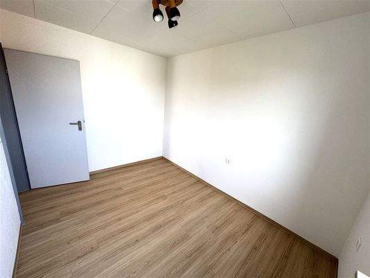 drittes Zimmer, Büro...