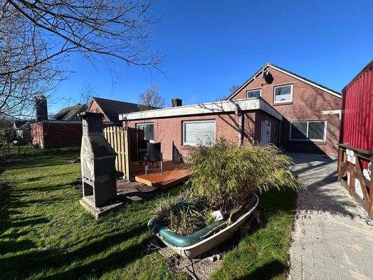 Terrasse und Garten Rückseite vom Haus