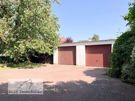Zwei Garagen