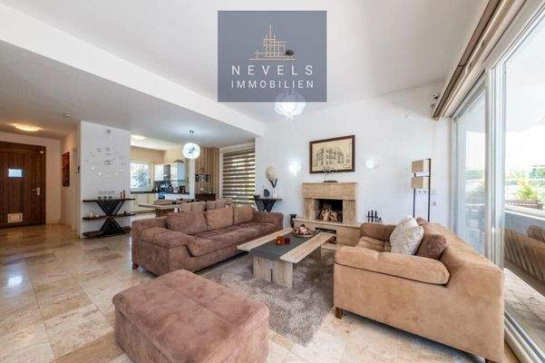 Wohnzimmer mit Kamin