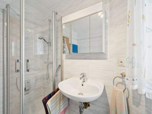 Badezimmer Ansicht 1