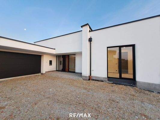 2 Eingangsbereich - Doppelgarage