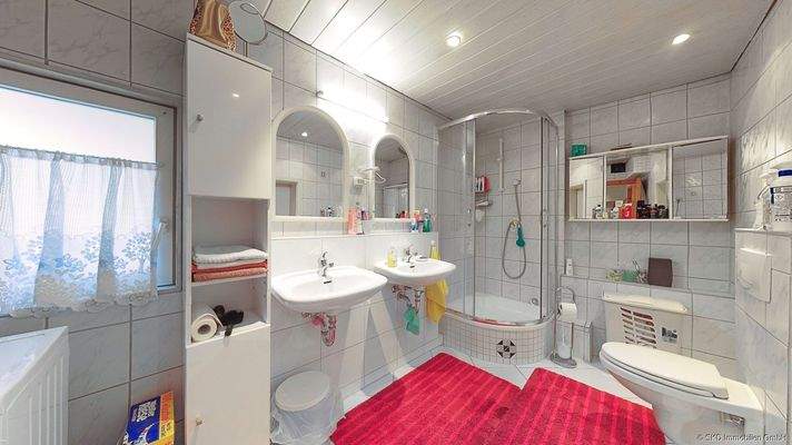 Badezimmer mit Dusche