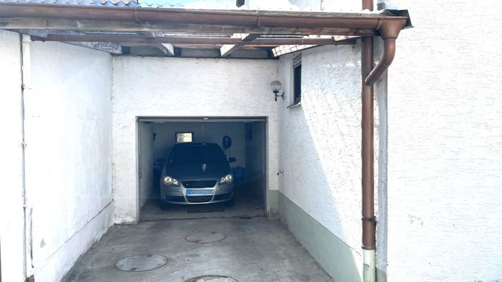 Garage mit Carport