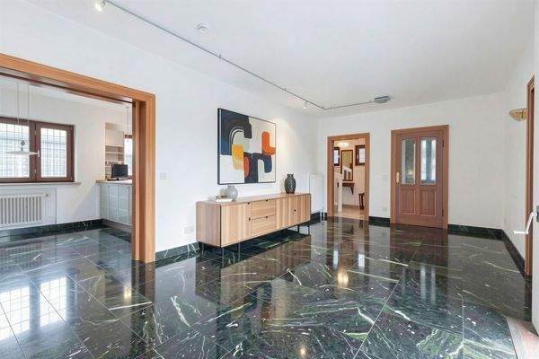 Wohndiele mit Blick in die Küche - Einrichtungsbeispiel