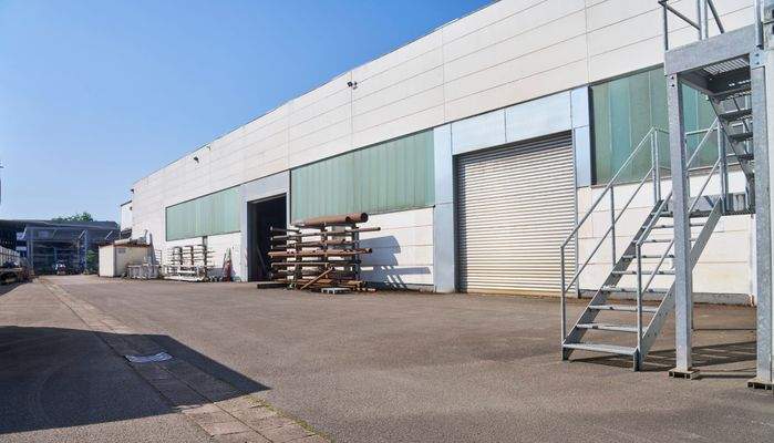 004_Halle Ostseite.jpg