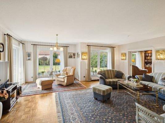 Wohnzimmer mit Gartenblick