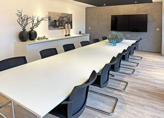 Großer Besprechungsraum