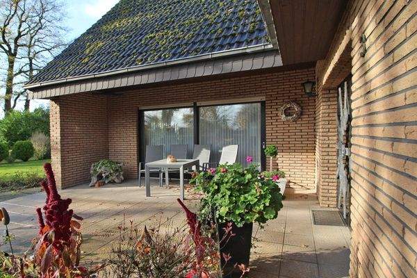 Teilüberdachte Terrasse