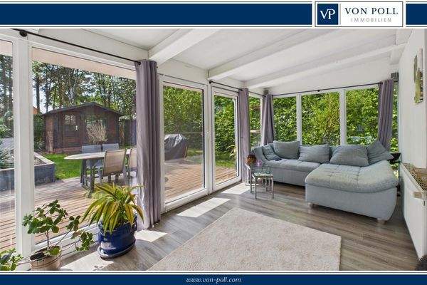 Wohnzimmer mit Blick in den Garten