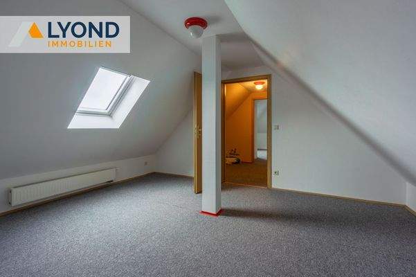 Dachgeschosszimmer 1