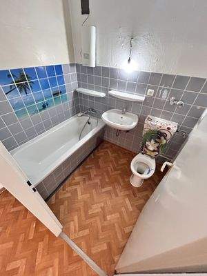 Badezimmer mit Wanne