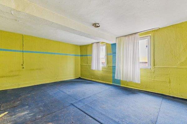 EG: großes Zimmer 1 vorne 