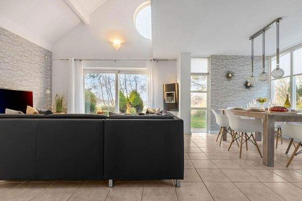 Blick Wohnzimmer auf Golfplatz