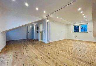 Offene Küche &amp; Eingang ähnlich