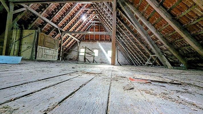 Altbau DG diverse Nutzungsoptionen