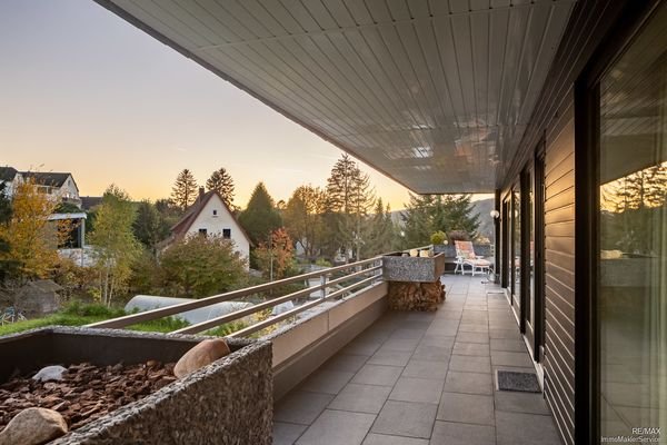Der Blick von der südlichen Dachterrasse zum Sonnenuntergang
